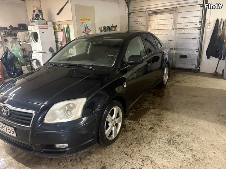 Myydään Toyota avensis