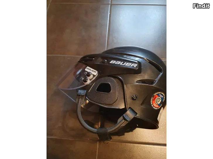 Säljes Bauer hjälm