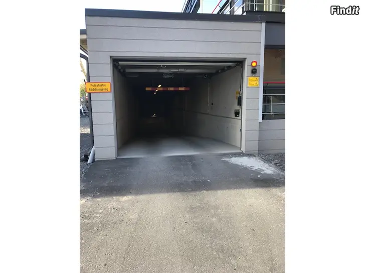 Vuokrataan Vuokrataan iso  17m2  autohallipaikka Myllykatu 10, Vaasa