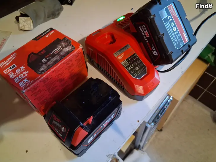 Myydään Milwaukee laddare+ 2 batterin