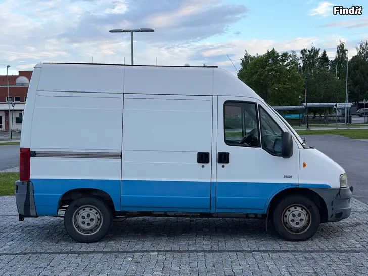Myydään Juuri katsastettu pakettiauto 270 000 ajettu