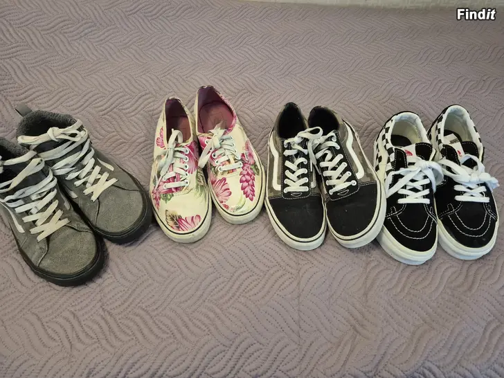 Säljes Fyra par VANS skor