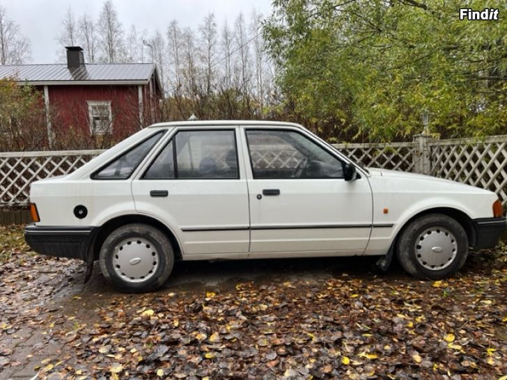 Myydään Ford Escort
