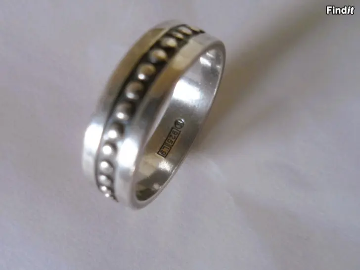 Säljes Kalevala Polku sormus Hopea koko 16,5