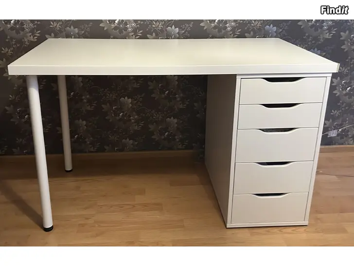 Myydään IKEA valkoinen työpöytä