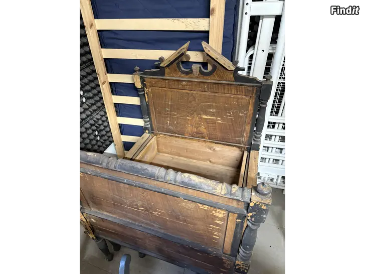 Säljes Gammal säng