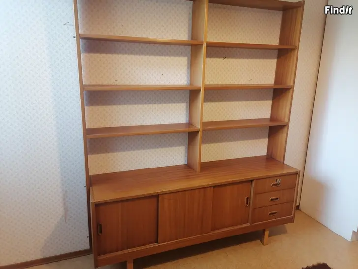 Myydään Hyllykkö Kirjahylly