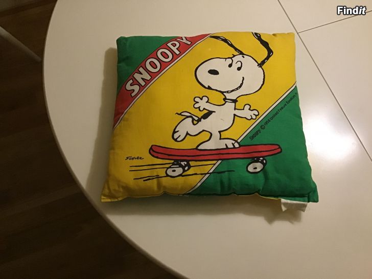 Säljes Snoopy kudde