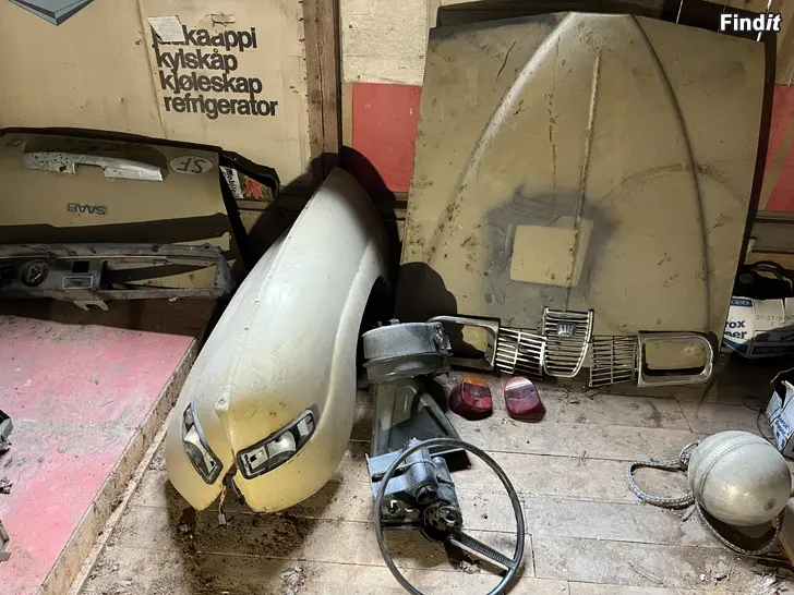 Myydään Saab -96 peltiosat + muuta