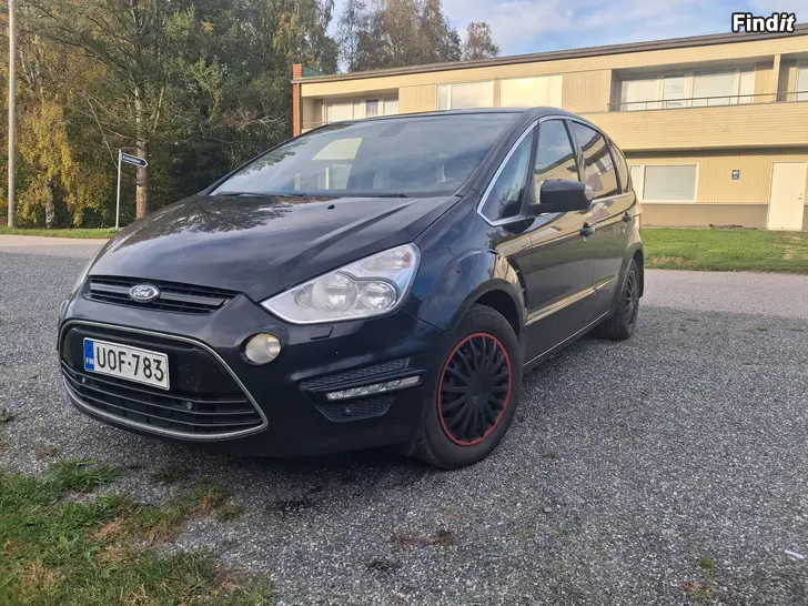 Myydään Ford S-max 7 paikkaa juuri leimattu