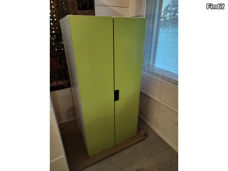 Säljes Klädskåp till barnrum, lastenhuonen vaatekaappi