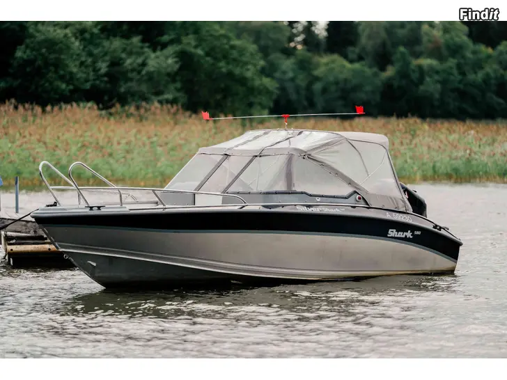Säljes Silver Shark DC 580/Mercury 115 EFI/Litet medkörd, 114 h Bra skick servad årligen på märkesverkstad Säljes Silver Shark DC 580/Mercury 115 EFI/Litet medkörd, 114 h Bra skick servad årligen på märkesverkstad