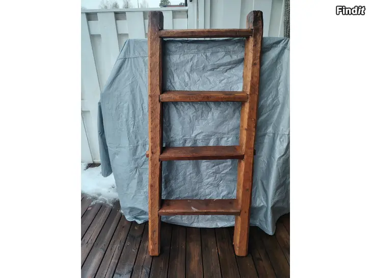 Säljes Gammal trästege