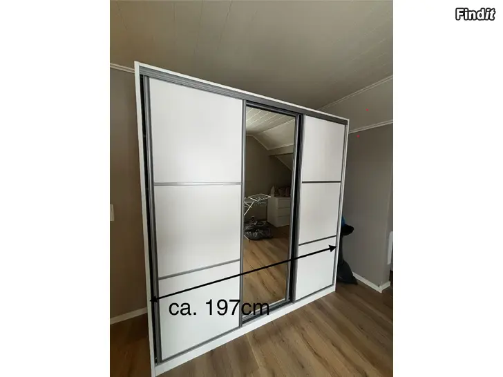 Säljes Garderob