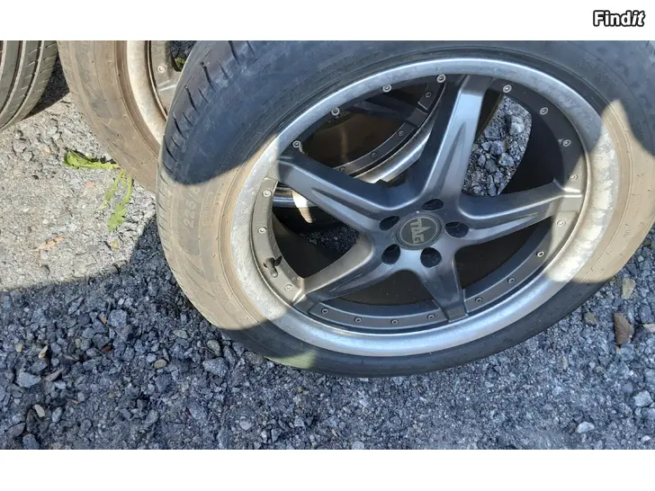 Myydään 225,50,18  tuuman  renkaat  ja vanteet 5×100