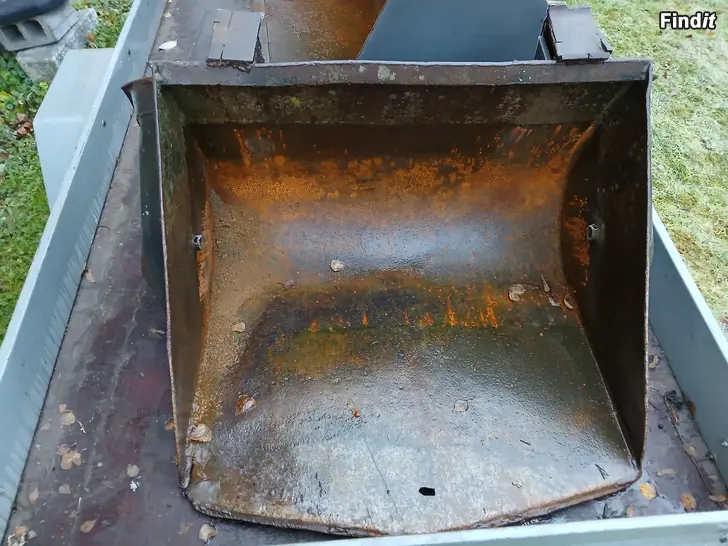 Säljes Kiinnikkeiden hinnalla VILSKE kauha jossa myös TRIMA kiinnitys