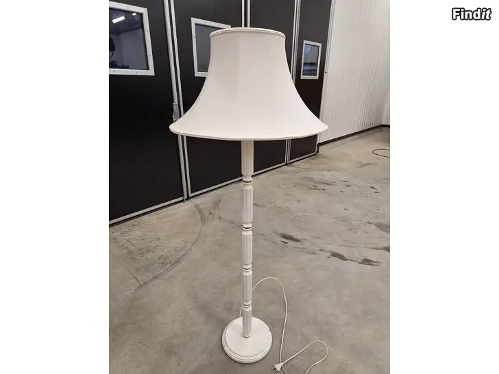 Säljes Säljes golvlampa / Myydään lattiavalaisin