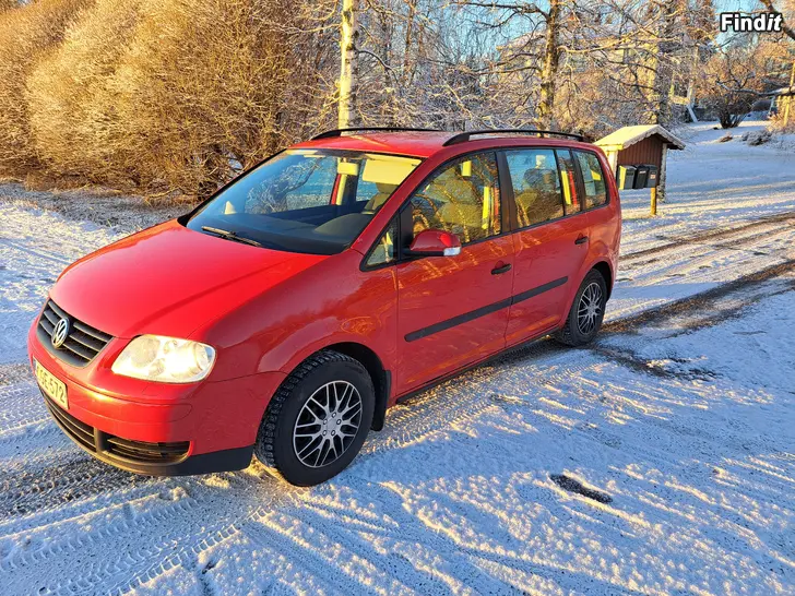 Myydään Volkswagen Touran 1.6 fsi bensa manuaali 2003