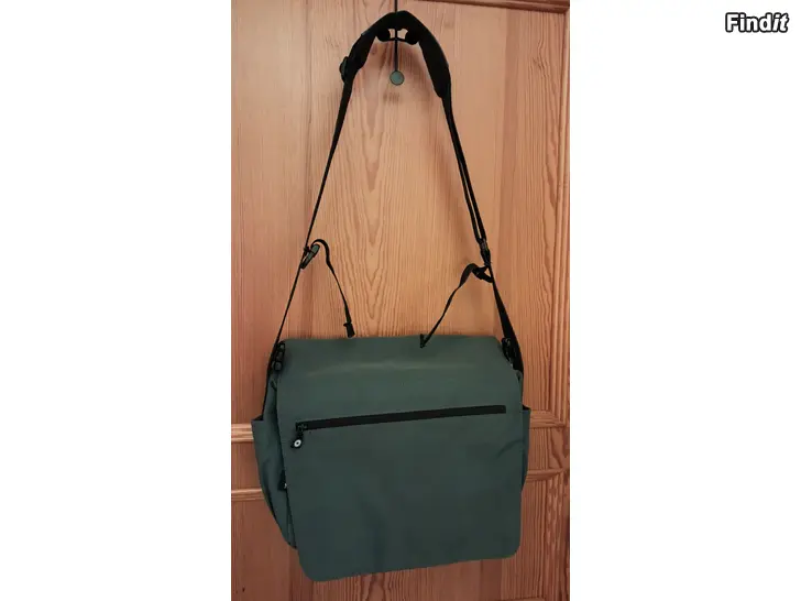 Myydään Brio hoitolaukku