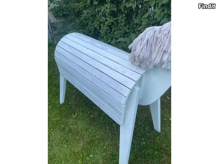 Säljes Trähäst och sadel