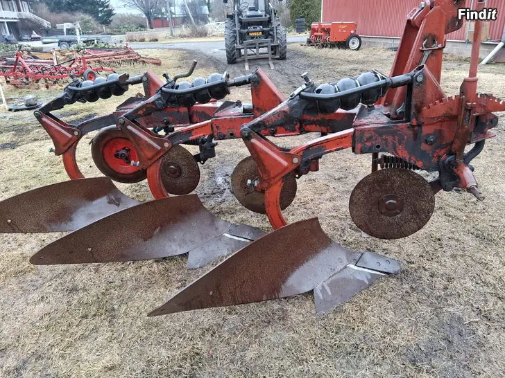 Säljes Helautomatisk Överum plog. 3X10-16 med stödhjul