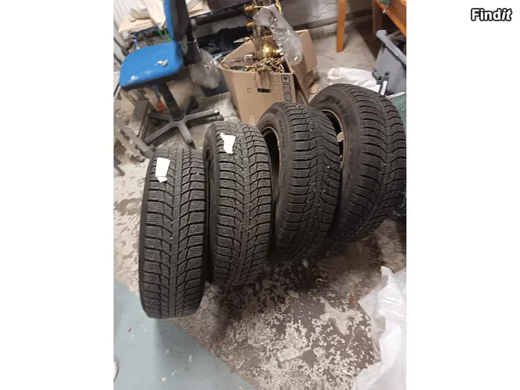 Myydään Volvo 850/v70  alle vm.2000 kitka renkaat