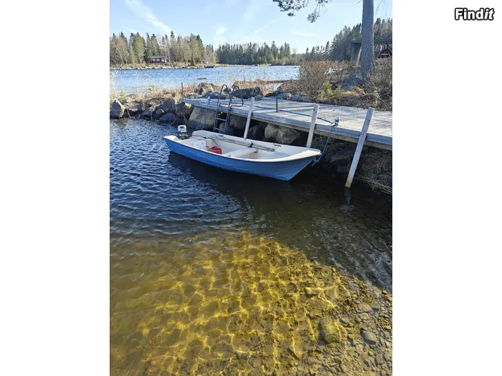 Säljes Glasfiberbåt + motor