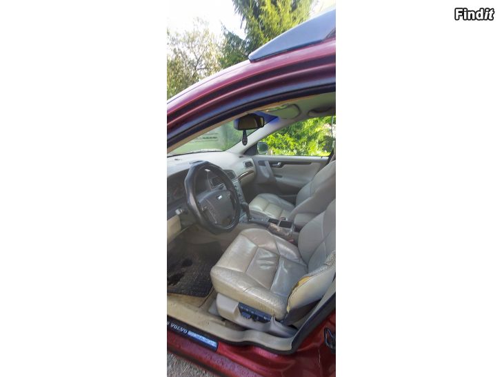 Myydään Volvo V70 T5