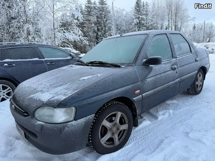 Myydään FORD ESCORT  i delar - osina