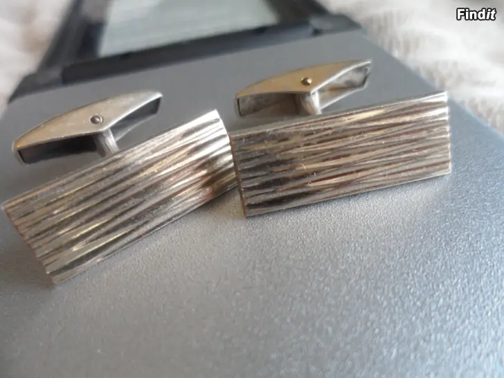 Myydään Hopea Kalvosinnapit v.1965 Ei kaiverr