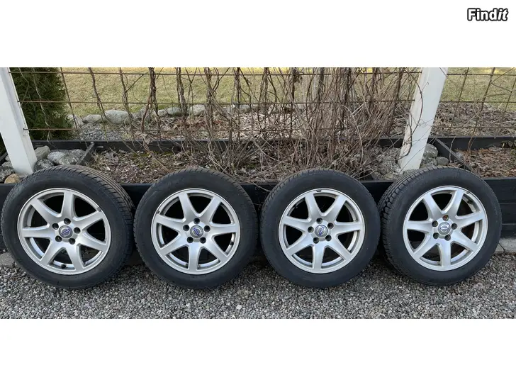 Säljes Sommardäck på Volvo fälg 5x108