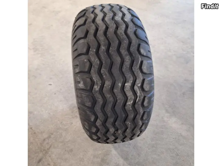 Säljes släpvagnsdäck 16 Ply 400/60-15,5 på fälg
