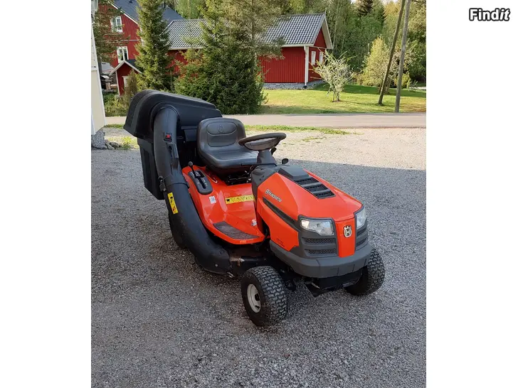 Säljes Husqvarna LTH151 traktorgräsklippare