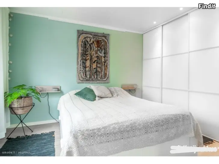 Myydään Parivuoteen päiväpeitto