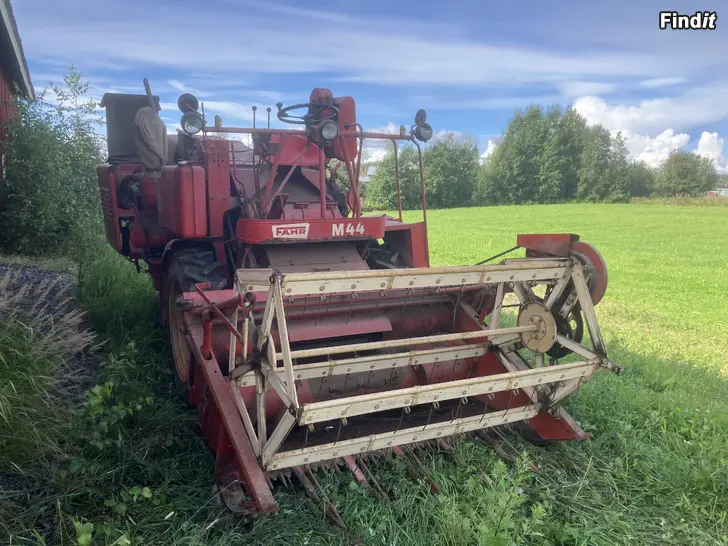Säljes Fahr M44 gammal skördetröska kräver grundreparation