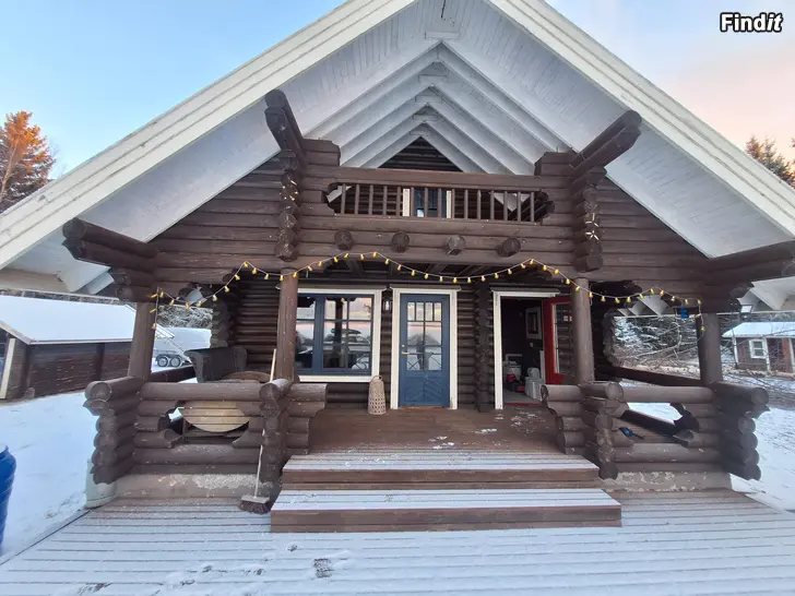 Säljes Charmig Honka Rakenne timmerstuga till salu