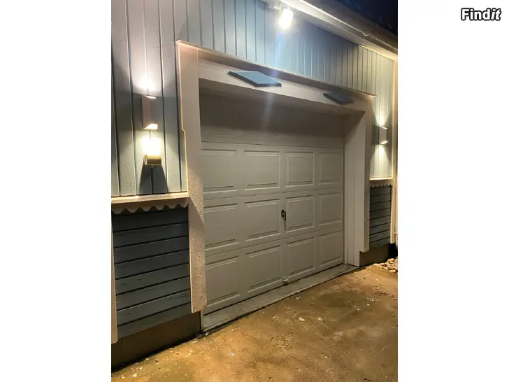 Säljes 2 stycken Wayne Dalton garagedörrar