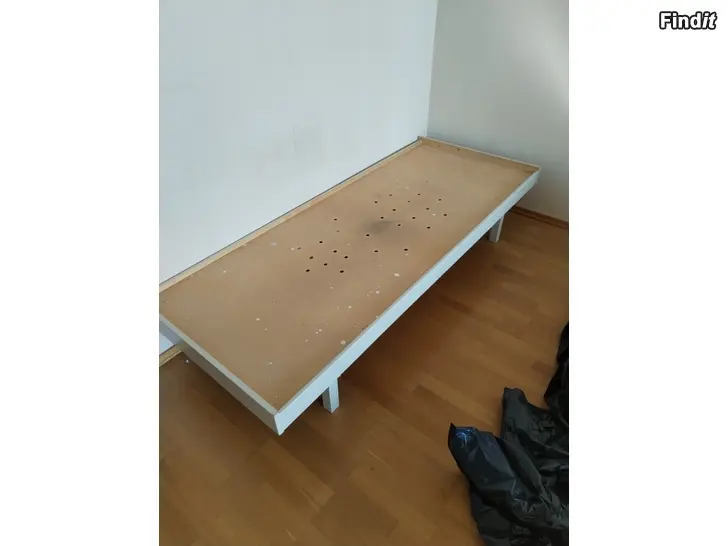 Myydään PERUSSÄNKY 2 KPL