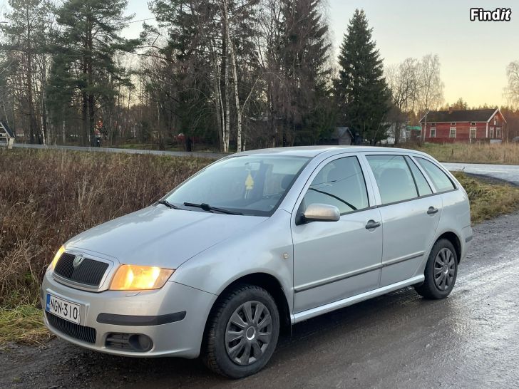 Myydään SKODA FABIA COMBI bensin