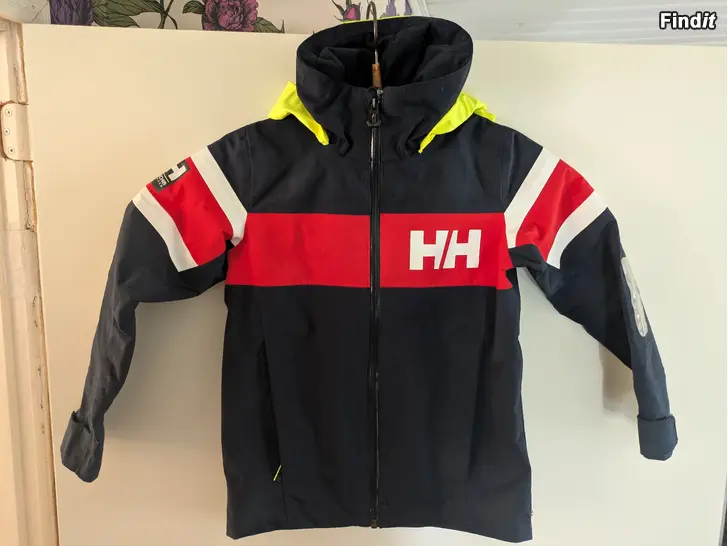 Säljes Helly Hansen jacka. Storlek 128