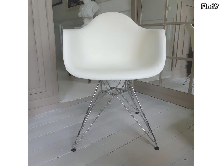 Säljes Vitra Eames DAR designklassiker