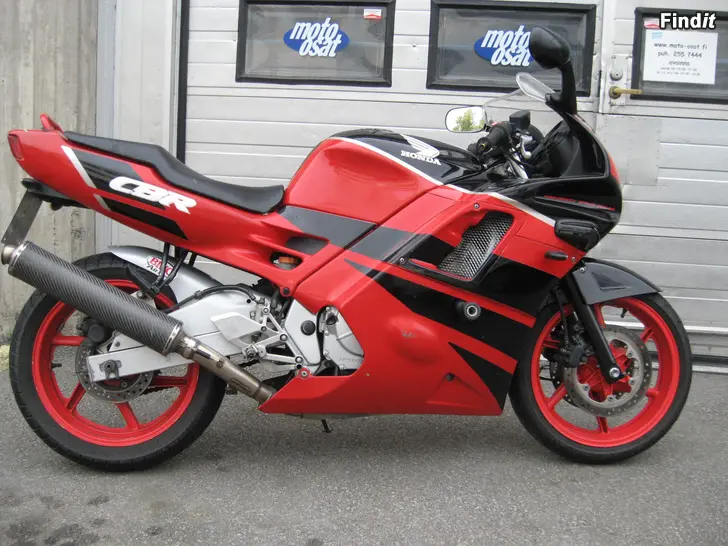 Myydään Honda CBR 600 F 91-94 PC25 F2 osia