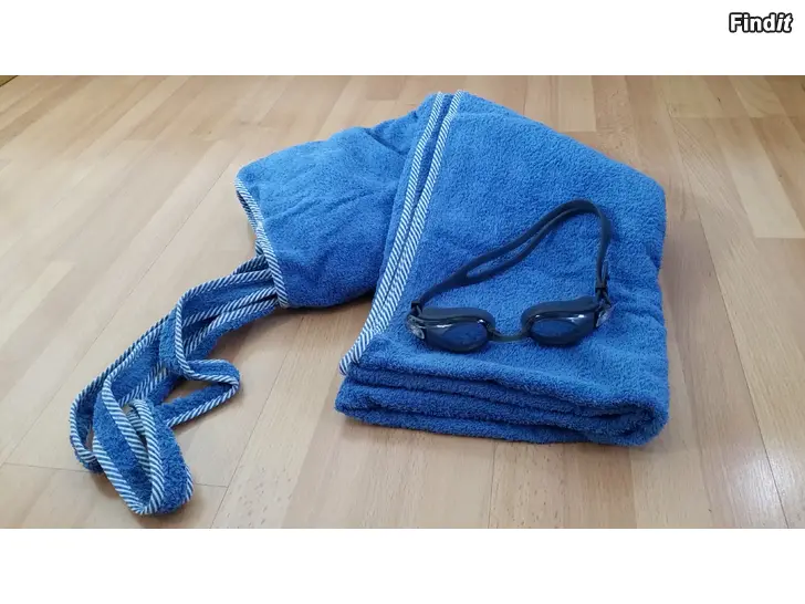 Säljes Puuvillapyyhe sininen ja uimalasit 6e