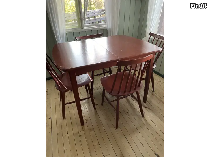 Säljes Bord + 4 stolar
