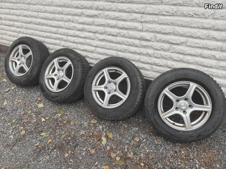 Myydään 15 tums fälgar 5x114,3