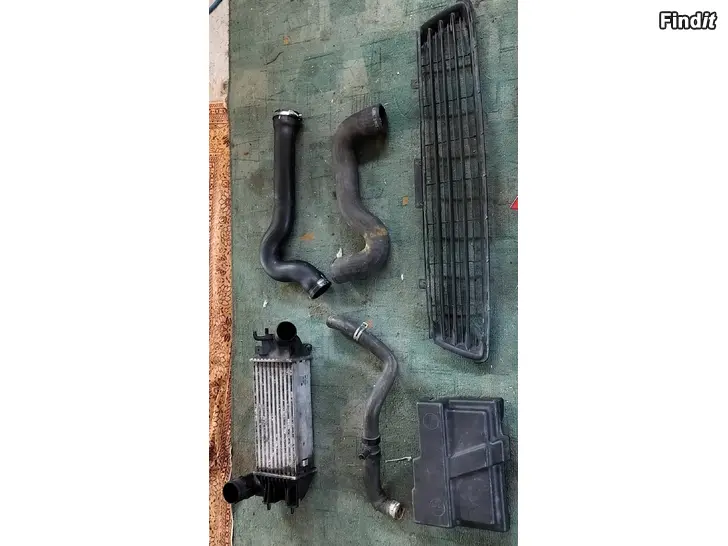 Säljes Takavalot jäähdyttimen letku akkukotelonkanssi ahtoputket