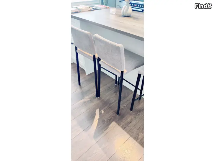 Säljes Baarituoli4 kpl. Barstolar 4st till köksö