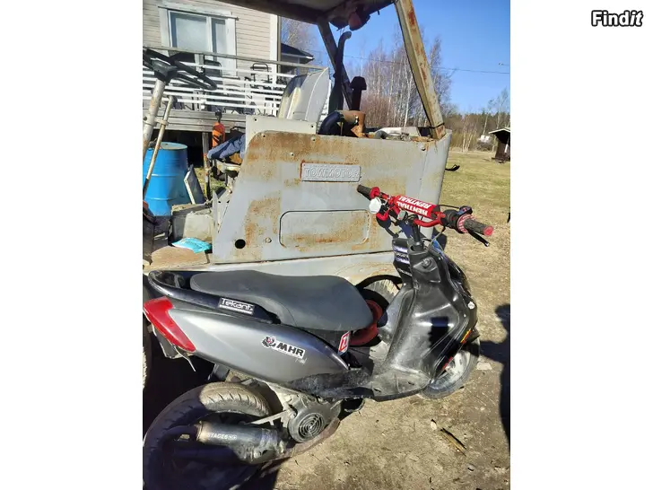 Säljes En bra yamaha jog r 2011, funkar som ny