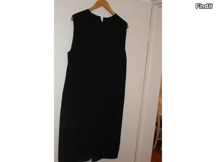 Myydään Dam festklänninng