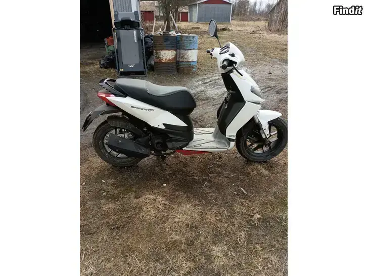 Myydään Aprilia Sport City One 50
